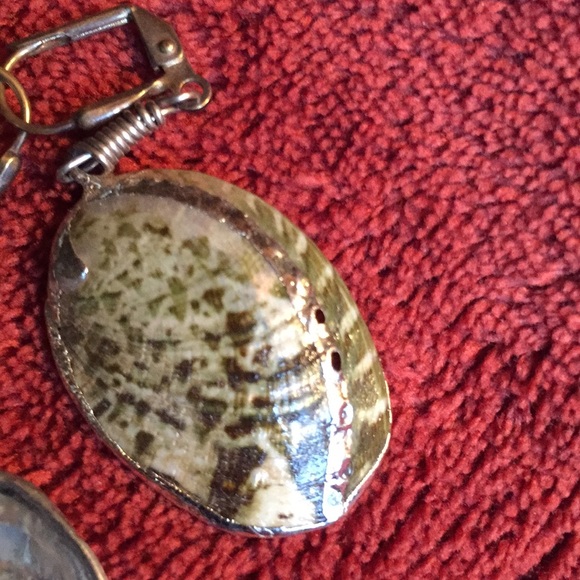 Sm abalone shell earrings - Picture 3 of 4